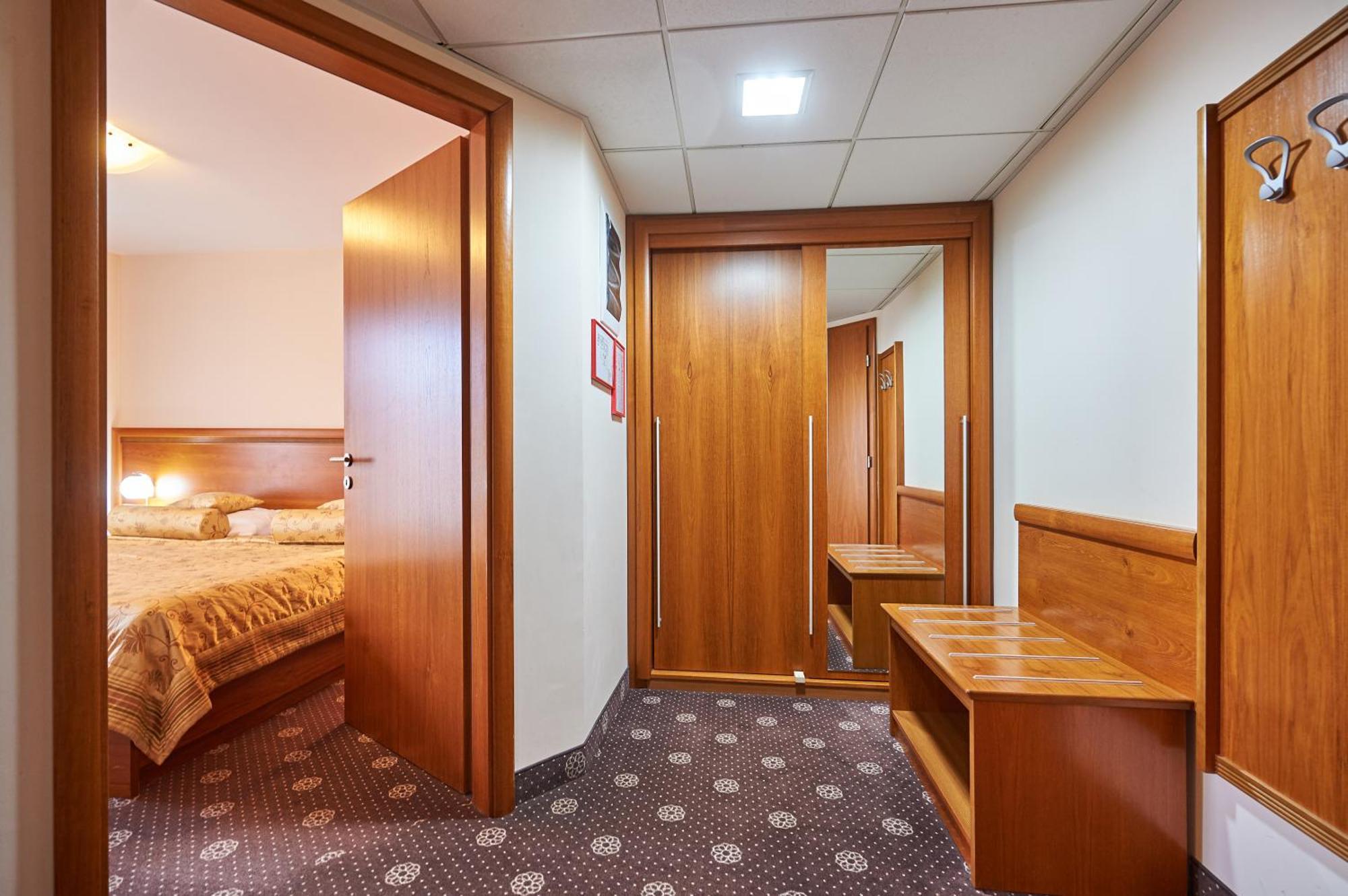 Hotel Korosica Шентьянж-при-Дравограду Экстерьер фото